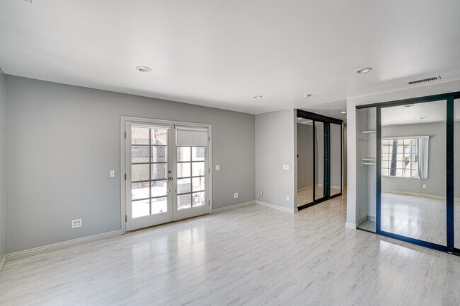 Building Photo - 6626 Moore Dr