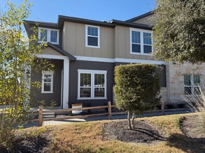 Building Photo - 1020 Vista View Dr