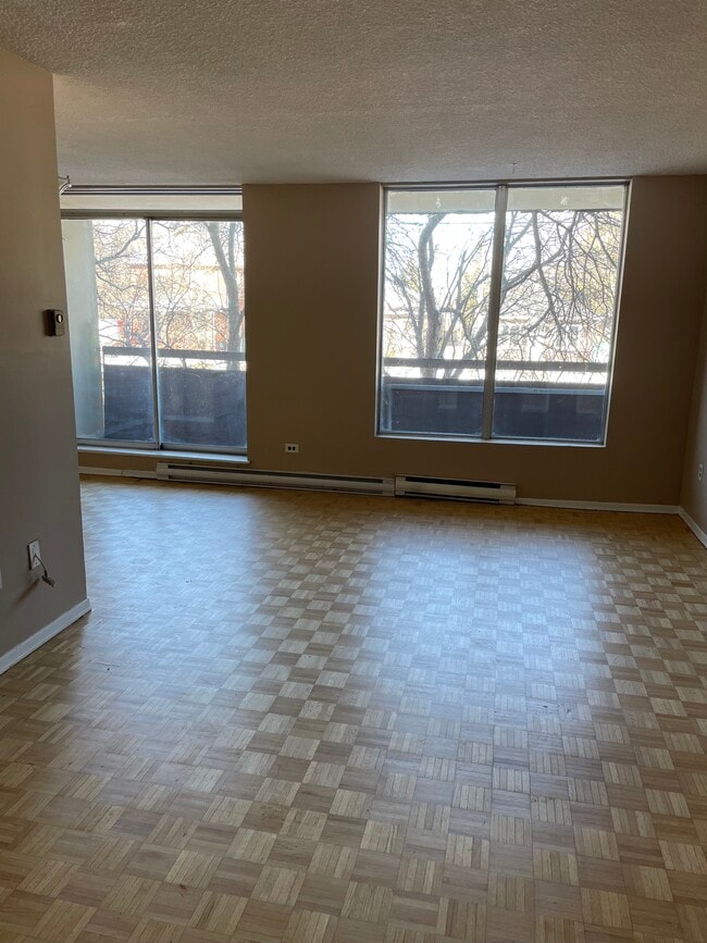 Building Photo - 175 Bloor St W