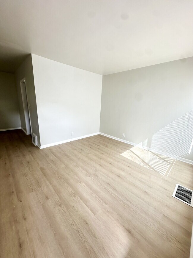 Foto del edificio - 716 E 17th St