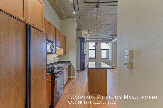 Building Photo - 758 N Larrabee-#820