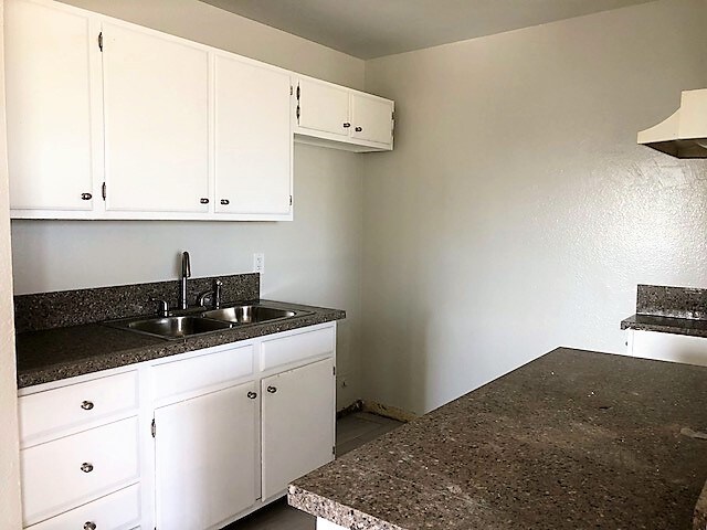 Foto principal - 1508 W Florence Ave
