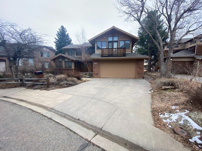 Building Photo - UNBEATABLE Views 4 Bed 2.5 Bath Single Fam...