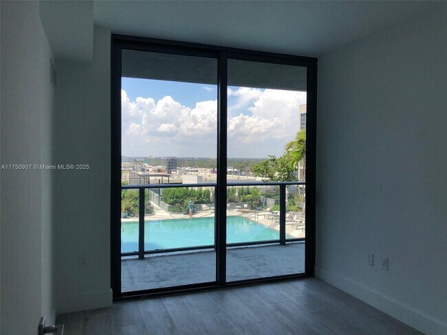 Foto del edificio - 121 NE 34th St