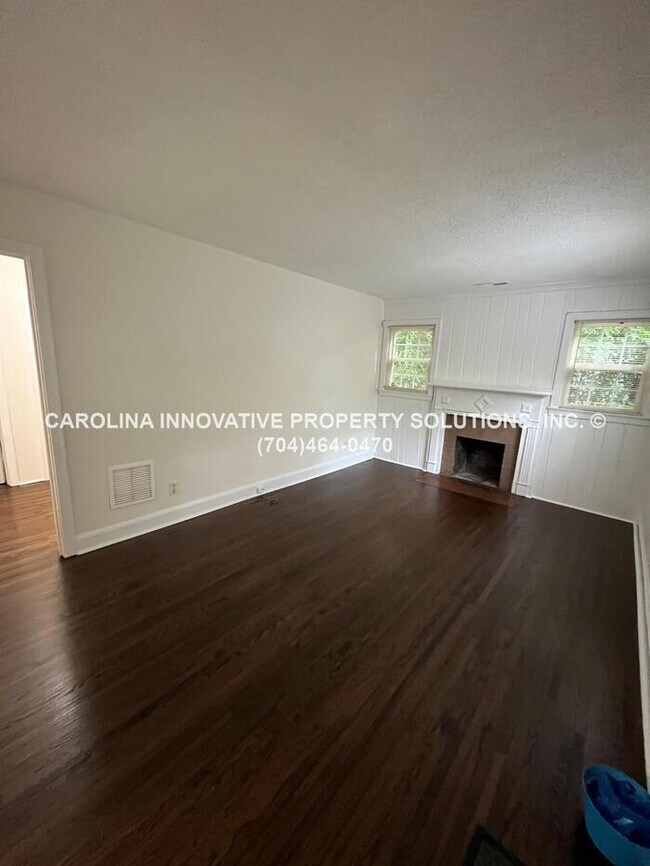 Building Photo - 2830 Phillips Ave