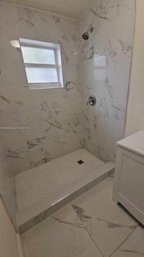 Foto principal - 1717 NW 69th St