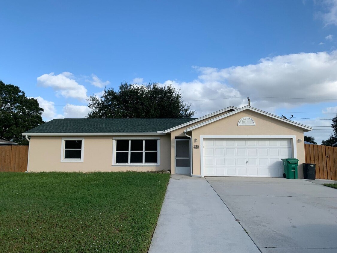 195 SW Ridgecrest Dr, Port Saint Lucie, FL 34953 House Rental in Port