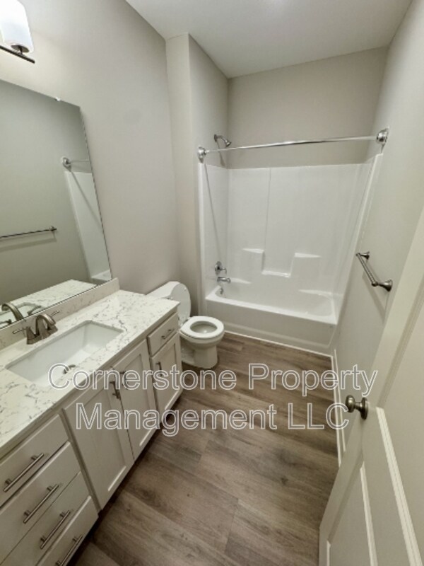 Foto del edificio - 8679 Golden Ln