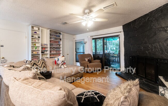 Foto del edificio - 4814 Kingsmeadow Ln