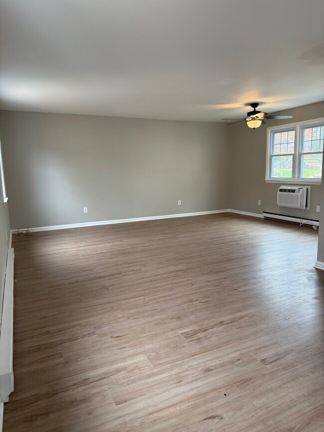 Foto del edificio - 2 Frances Ave