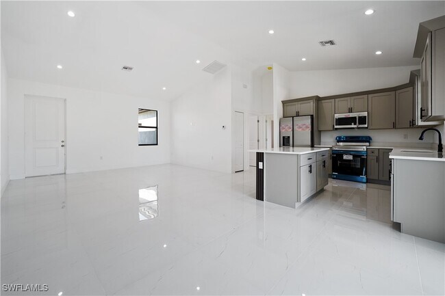 Foto del edificio - 2458 NW 9th Terrace