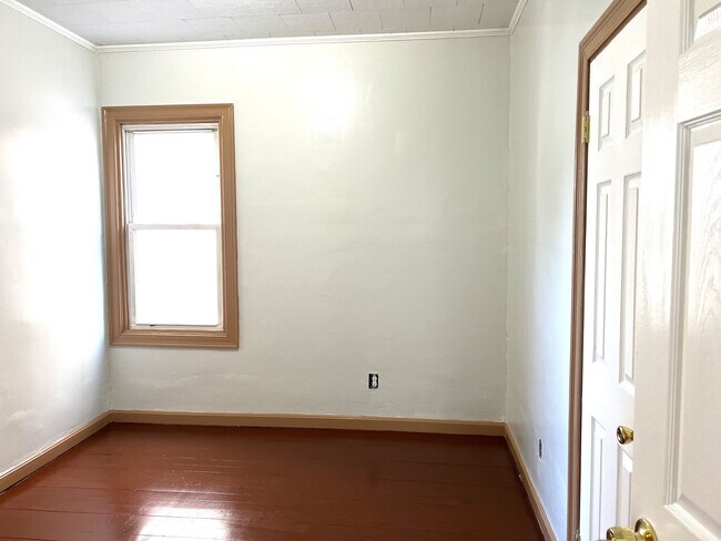 Building Photo - 301 Davis St