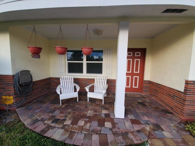 Building Photo - 5726 Waneta Place