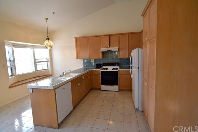 Building Photo - 102 Avenida Lucia