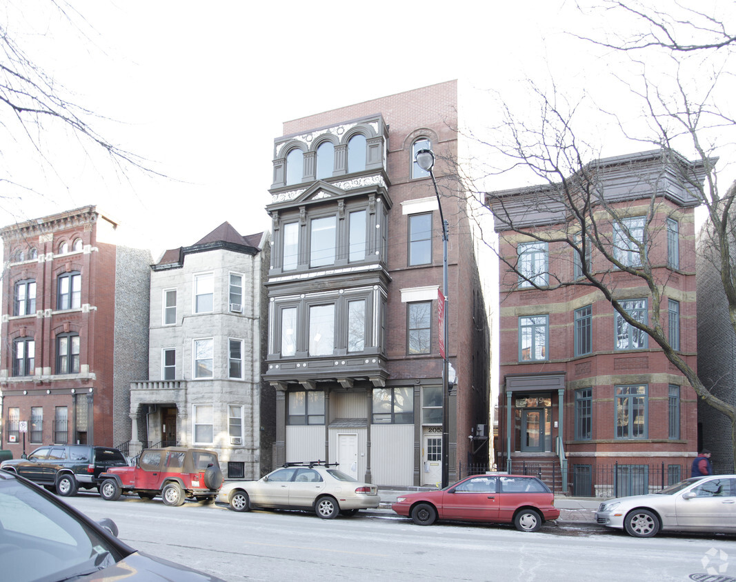 Primary Photo - 2053-2055 N Sheffield Ave