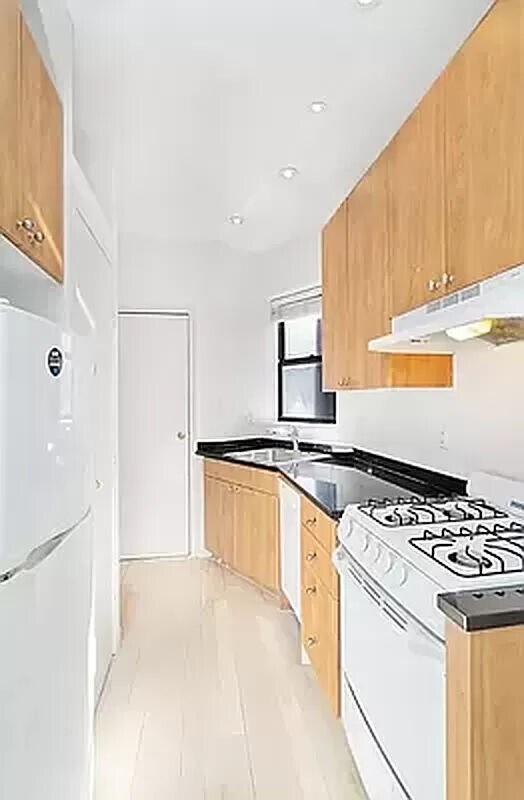 Foto del edificio - 406 West 48th Street