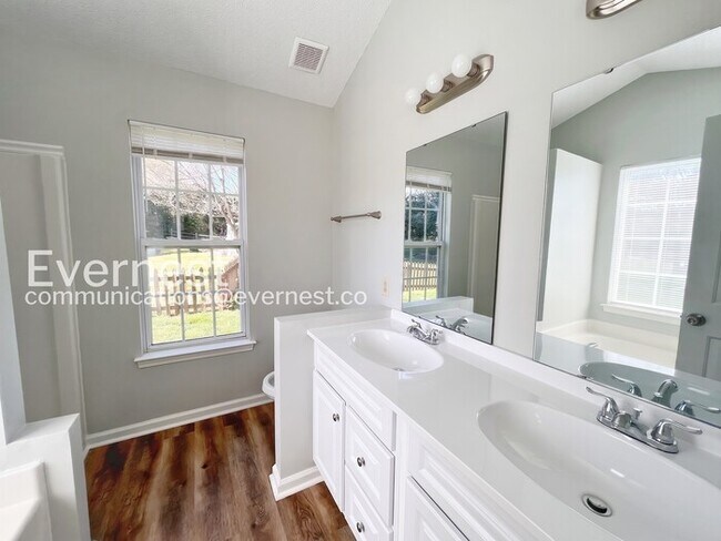 Foto del edificio - 4588 Lands End Ct SW