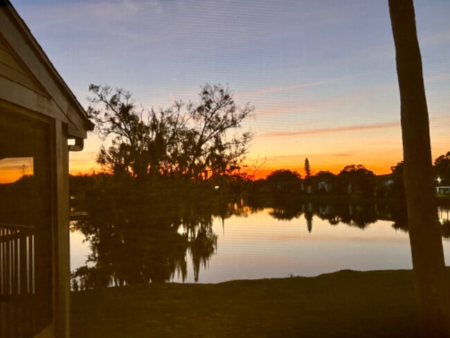 Foto del edificio - 206 Woodlake Wynde