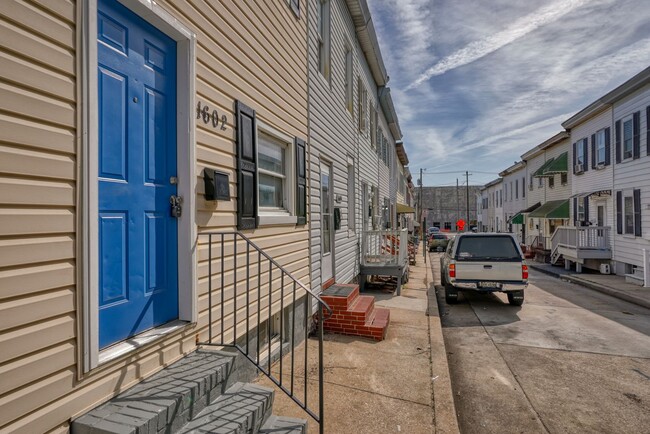 Building Photo - 1623 Cereal St