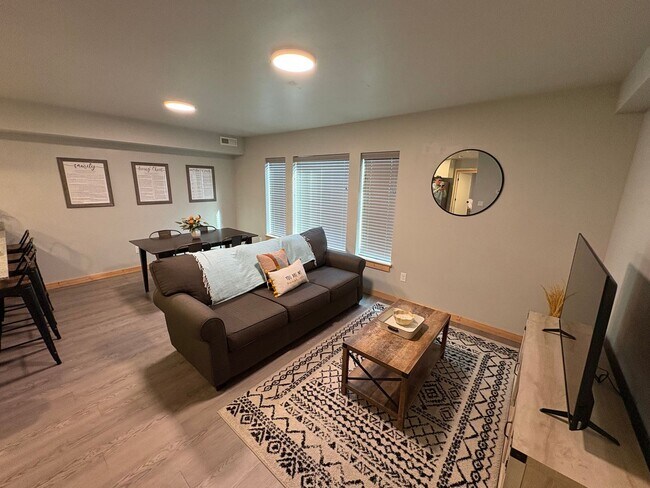 Foto del edificio - Furnished Condo Close to Compus