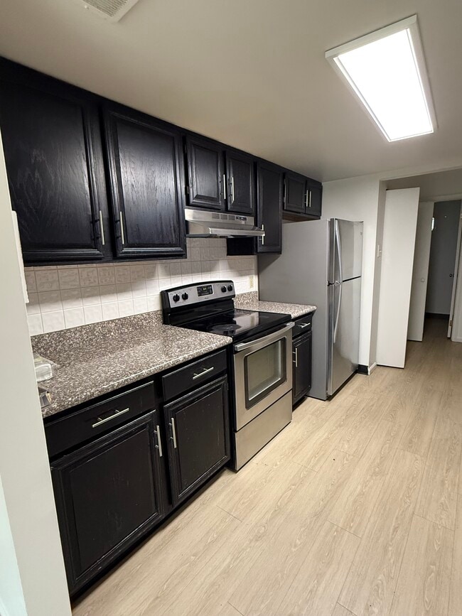 Foto del edificio - 345 Tamarack Dr