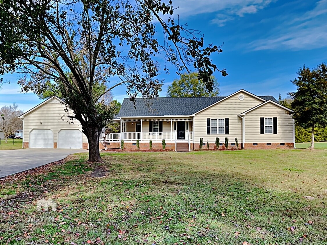 Primary Photo - 104 Carrington Dr