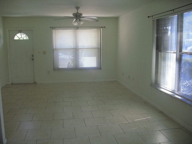 Building Photo - 9356 Roan Ln