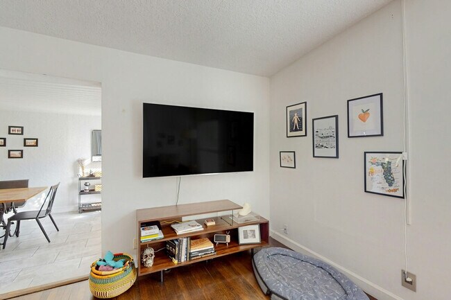 Foto del edificio - 2501 Weber St