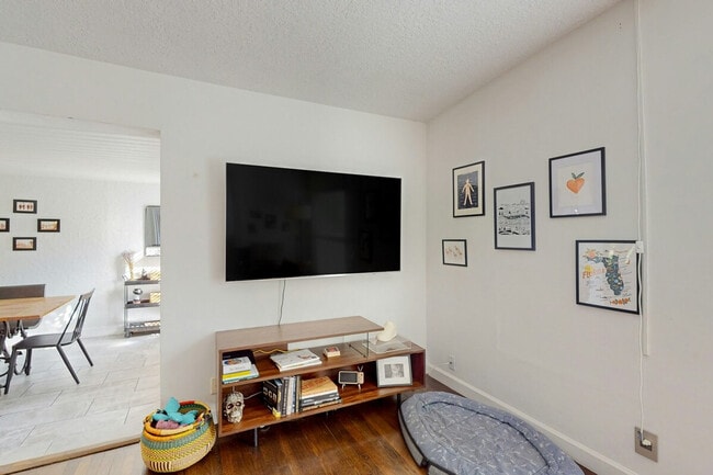 Building Photo - 2501 Weber St