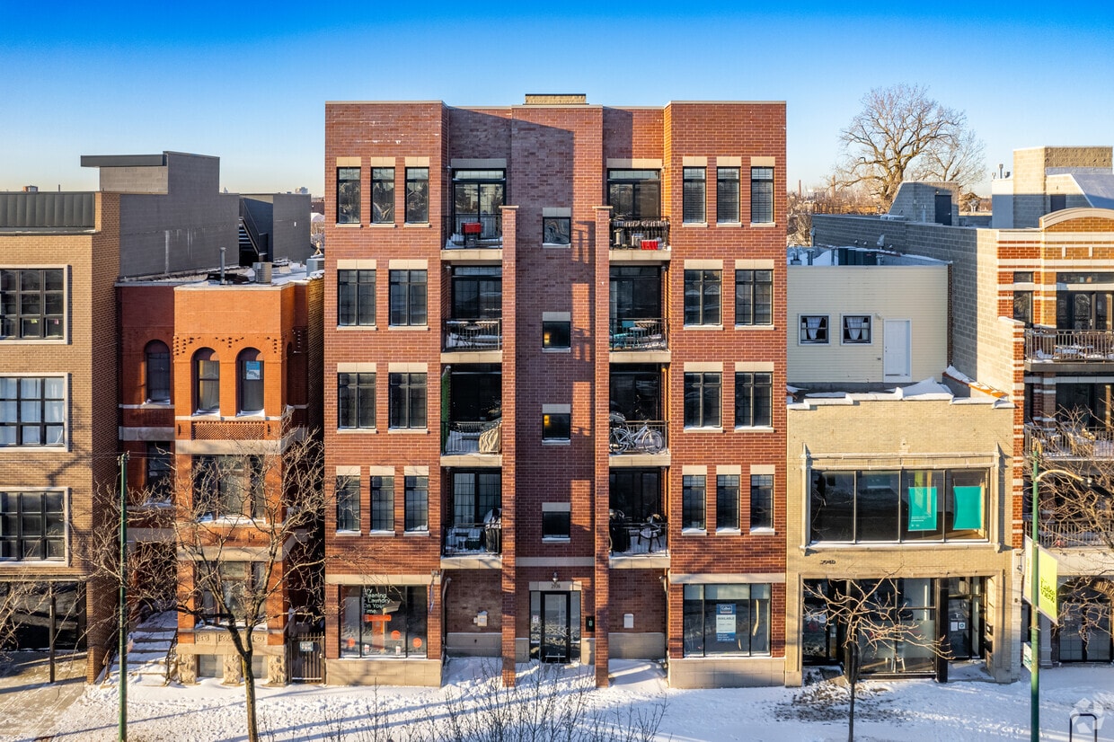 Building Photo - 2936 N Lincoln Ave
