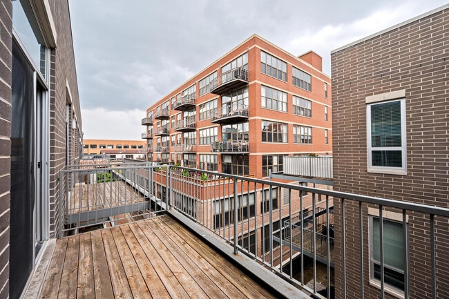 Building Photo - 1243 W Madison St