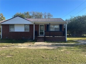 Building Photo - 1224 E Manchester Rd