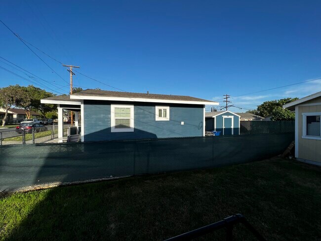 Building Photo - 710 E Nocta St