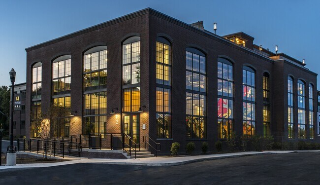 Foto del edificio - Halstead Salem Station