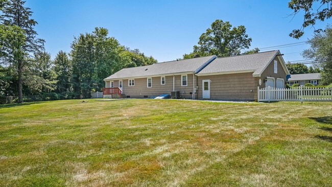 Building Photo - 918 Daniels Farm Rd