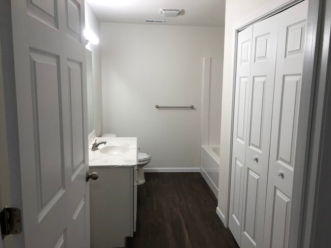 Building Photo - 1202 E Lions Club Dr
