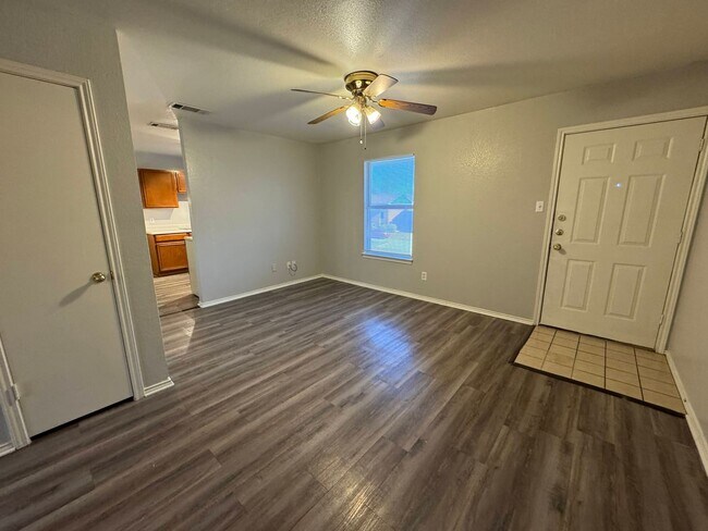 Foto del edificio - 1605 Benttree Dr