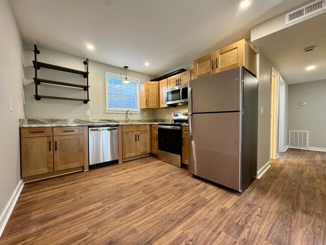 Building Photo - Renovated Apartment Near Campus and Downtown Blacksburg