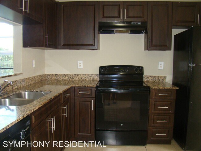 Foto del edificio - 4170-4178 NW 114th Ave