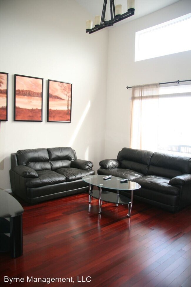 Building Photo - 4 br, 3.5 bath House - 7265 Edgebrook Dr