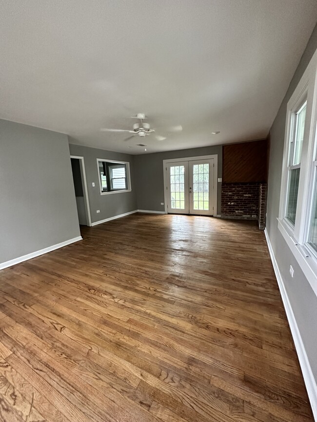 Building Photo - 105 Rosewood Cir