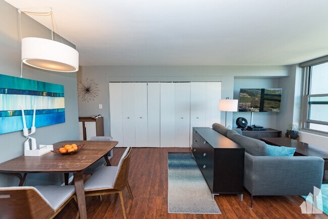 Foto del edificio - 3650 N Lake Shore Dr