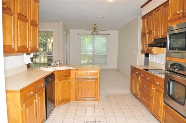 Foto del edificio - 9310 Stonebridge Dr