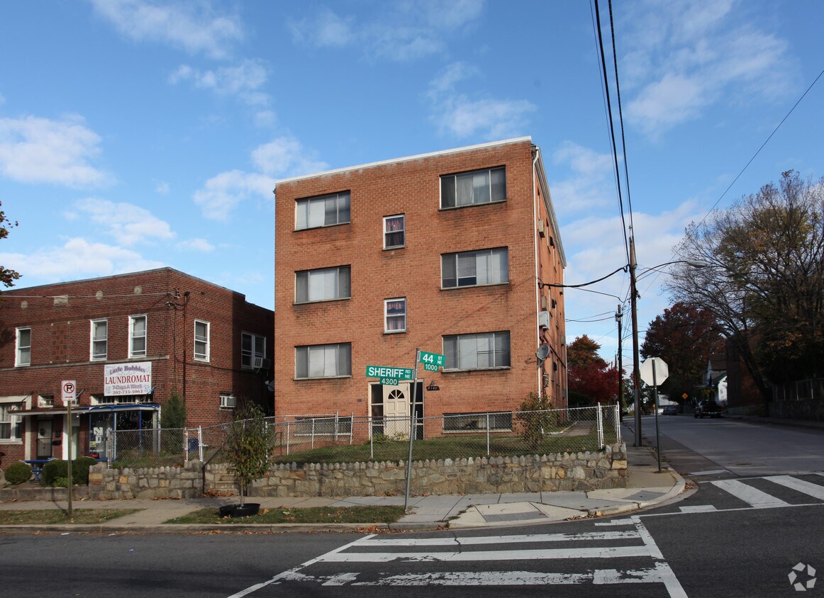 Foto principal - 4340 Sheriff Rd NE