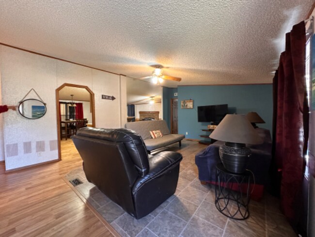 Foto del edificio - 145 Whippoorwill Dr