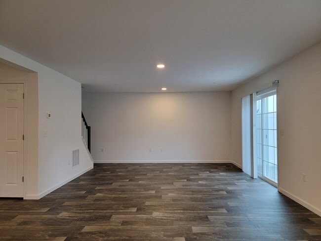 Building Photo - 146 Robert Cir