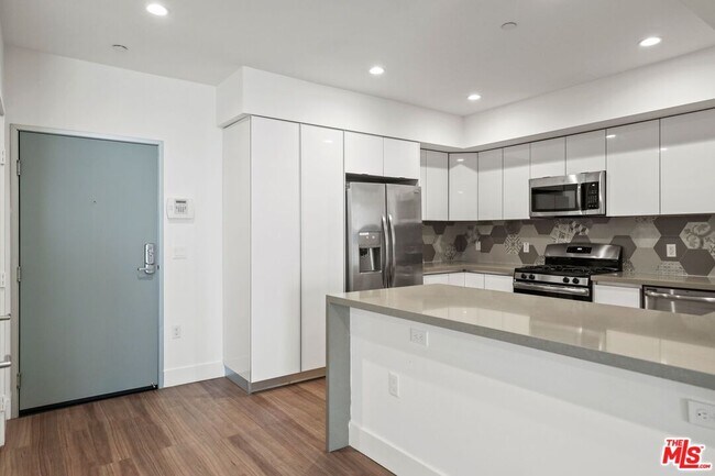 Foto del edificio - 1265 Barry Ave