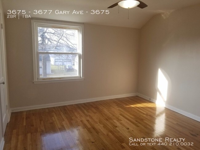 Building Photo - 2 bedroom With 2 car Garage
