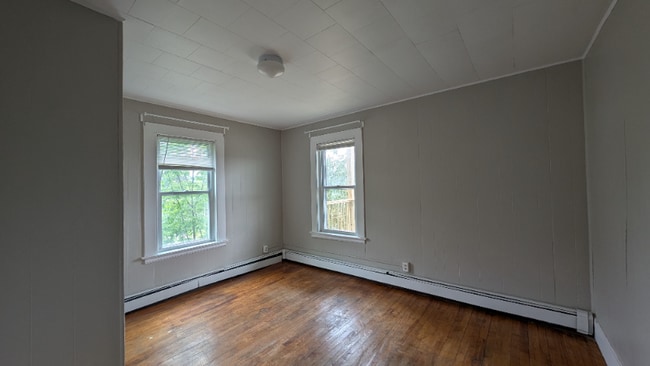 Building Photo - 472 Burgess St