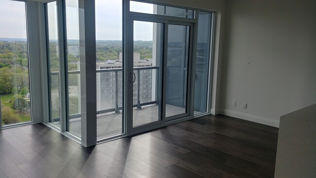 Building Photo - 500 Brock Av